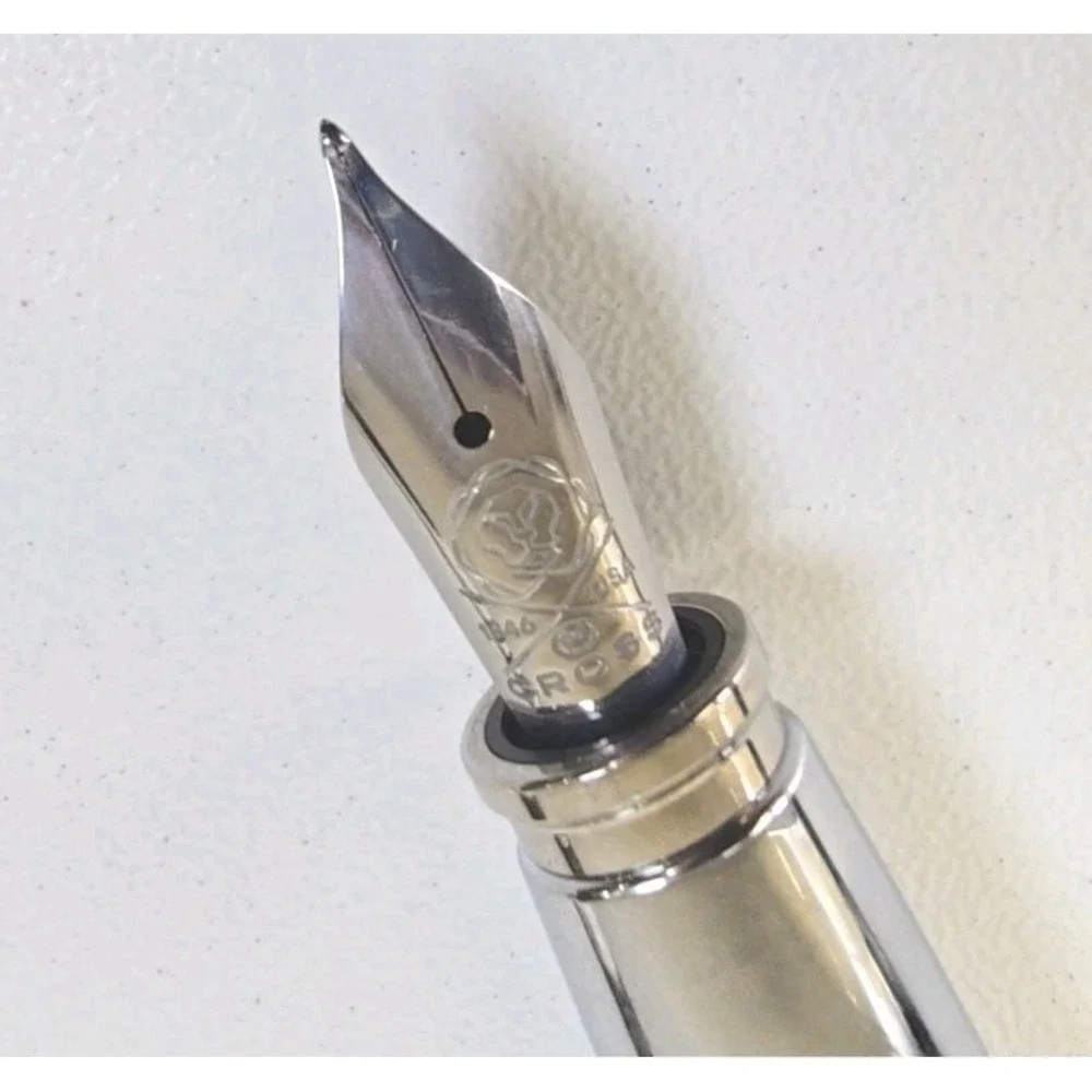 Cross Light Fountain Pen Med Black Lacquer Resin & Chrome with 8921‎ Cartridges
